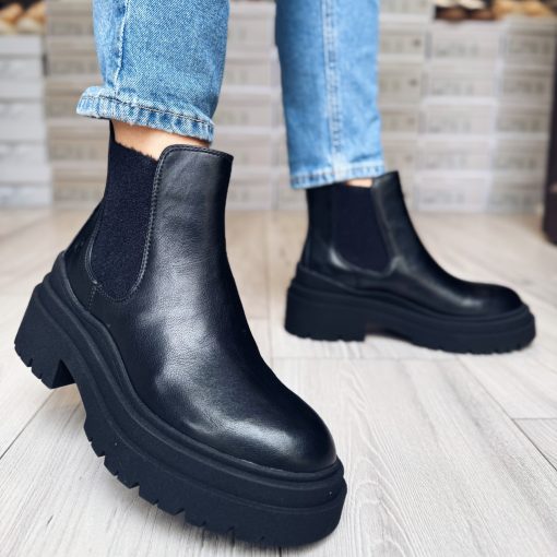 Tamaris 25426-45 Black (38-as méret - Utolsó Pár!!)